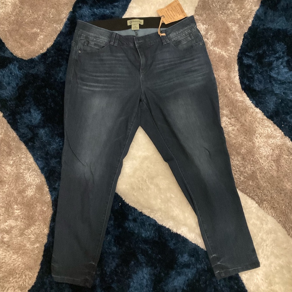 Democracy Jeans Certified Authentic with Ab Technology. Freedom Ankle Skimmer